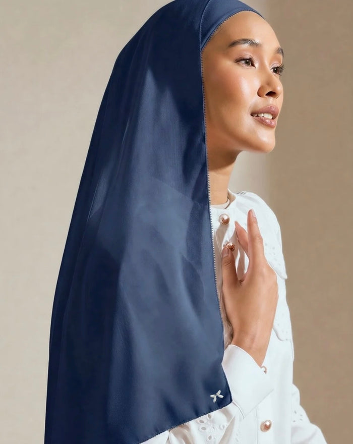Fluff Shawl – Azurite